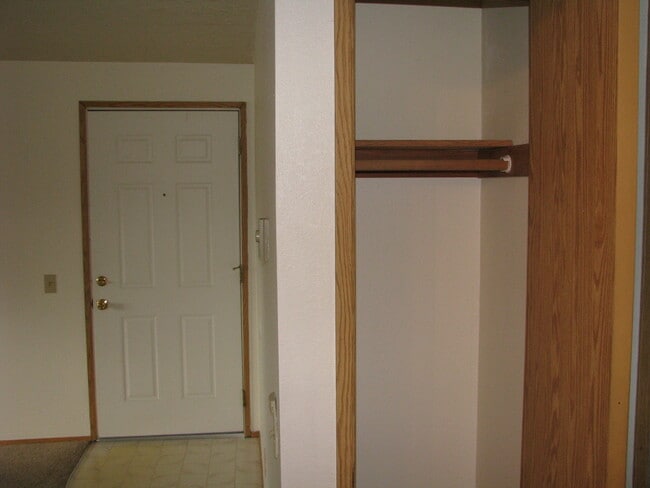 Building Photo - Quiet Two Bedroom Apartment in Keizer