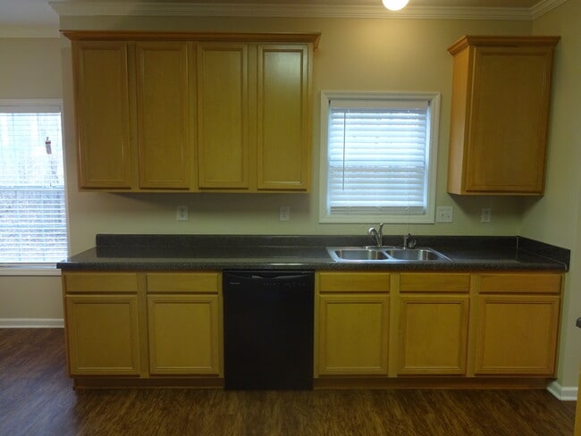 Building Photo - 1054 Falls Brooke Dr