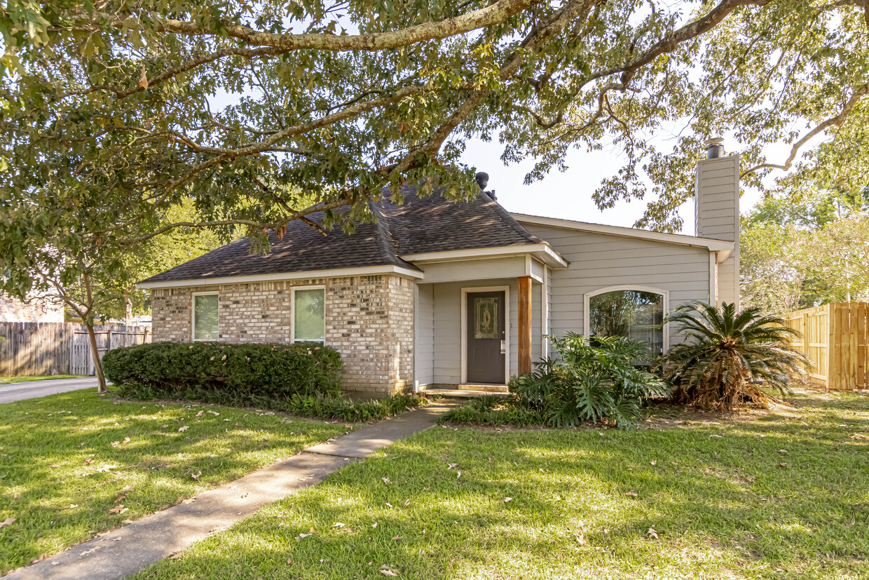 Primary Photo - 13333 Parwood Ave