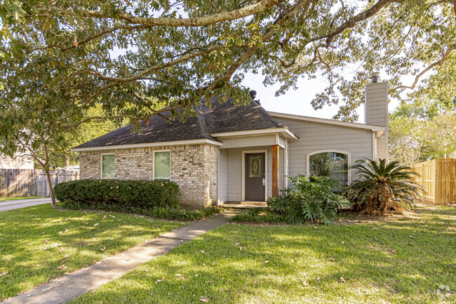 Building Photo - 13333 Parwood Ave