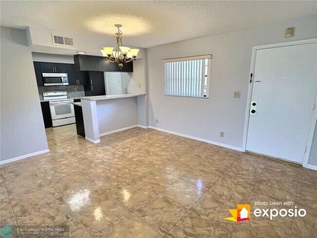 Foto del edificio - 9150 NW 38th Dr