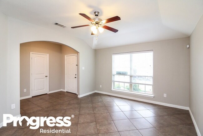 Building Photo - 1505 Sunburst Dr