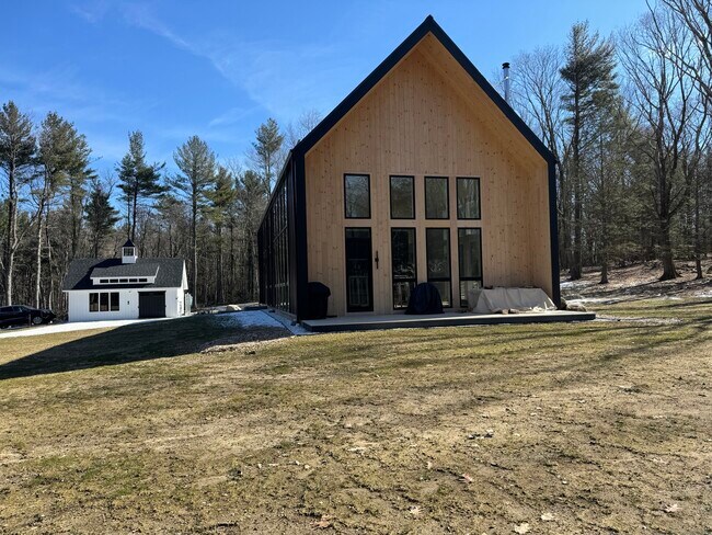 Building Photo - 32 Pond Ridge Rd