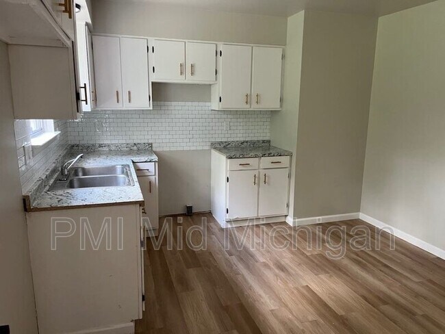Foto del edificio - 318 W Ruth Ave