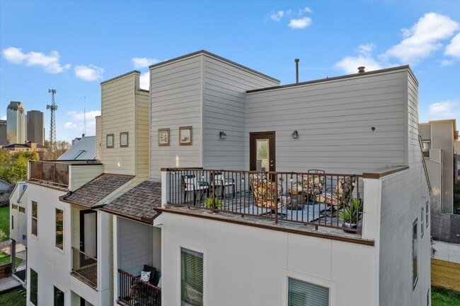 Building Photo - 1005 Bingham St