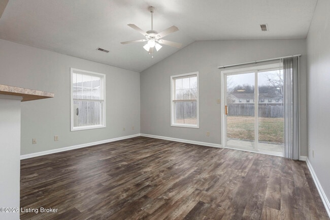 Foto del edificio - 8815 Woodpointe Blvd