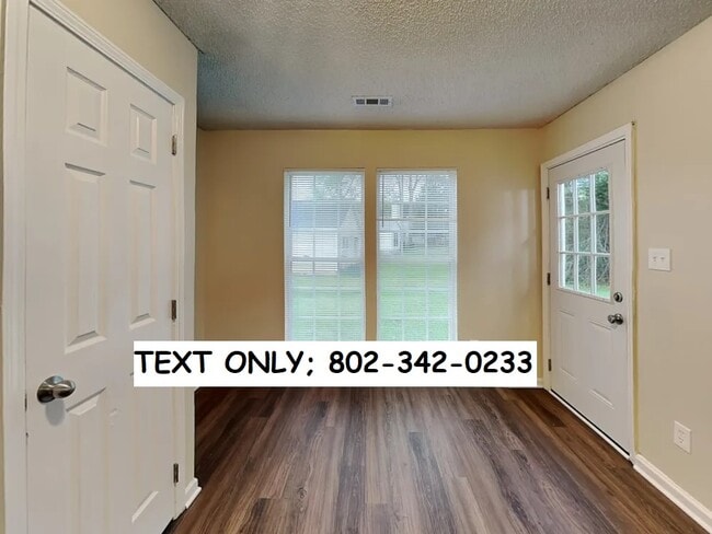 Building Photo - 1807 Oakdale Green Dr