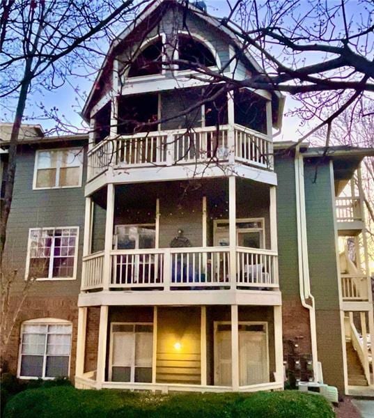 Foto principal - 907 McGill NE Ave