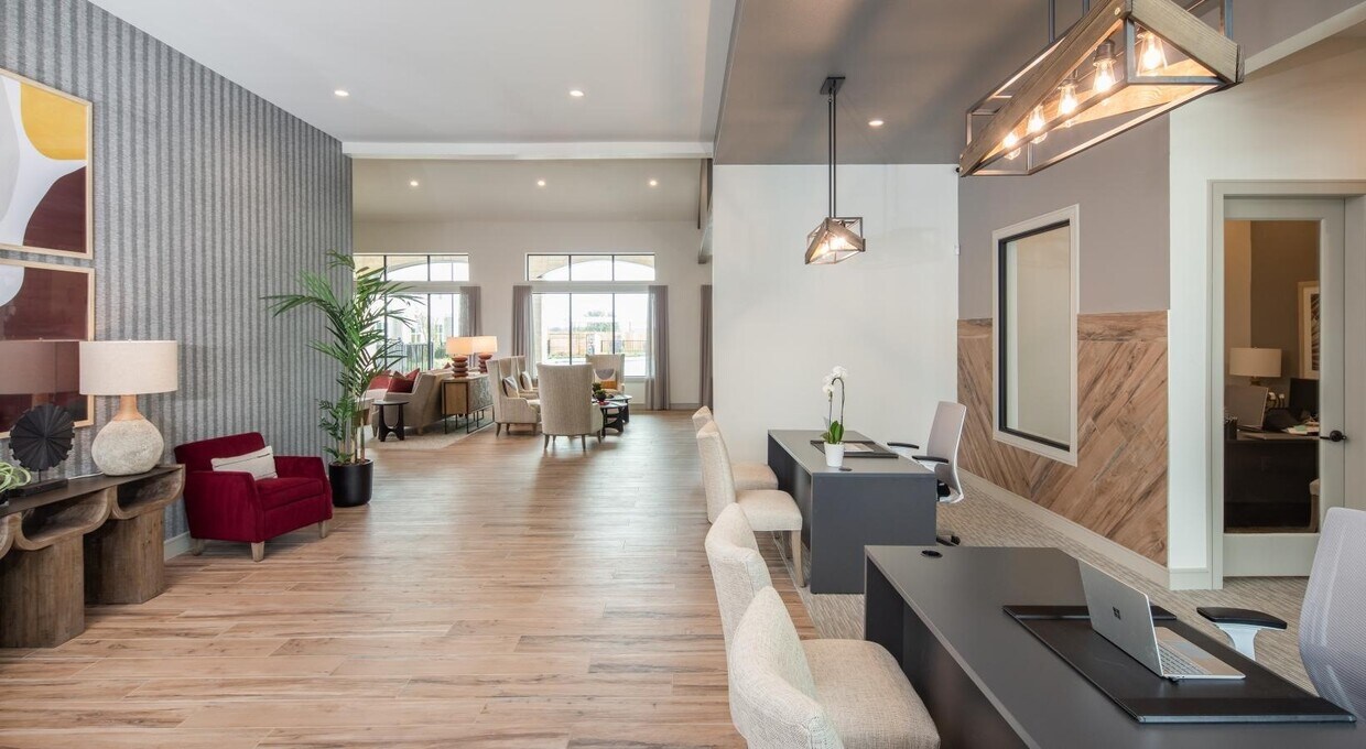 Primary Photo - 12111 S Main St