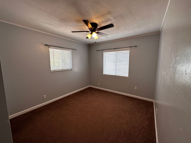 Building Photo - 2116 Club Ave