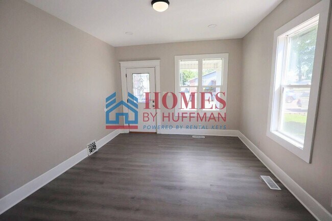 Foto del edificio - Two Bedroom House | Off Street Parking