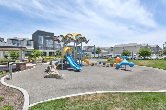 Building Photo - 3515 Sparrow Ct West Sacramento