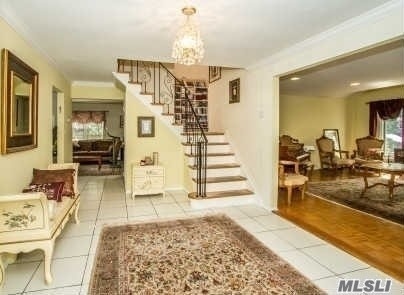 Foto del edificio - 2615 S Merrick Ave