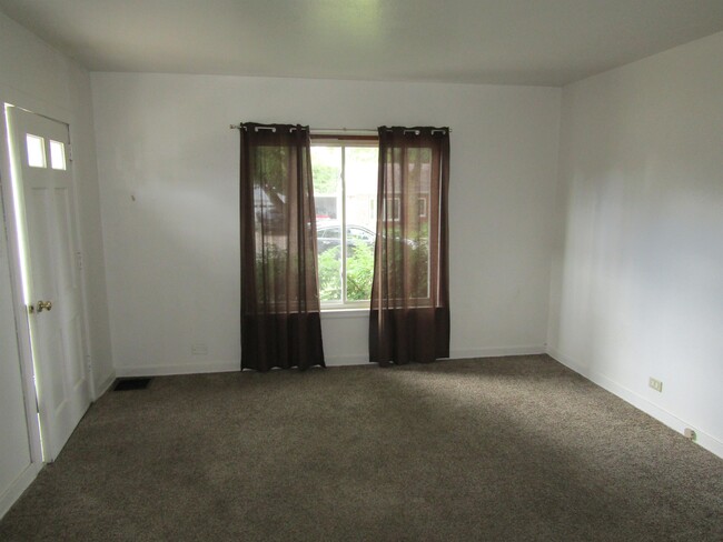 Building Photo - 2028 Chaney Rd