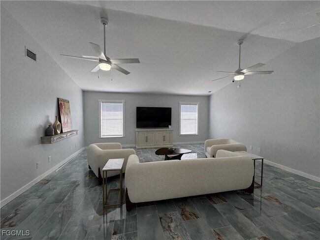 Foto del edificio - 3707 SE 8th Pl