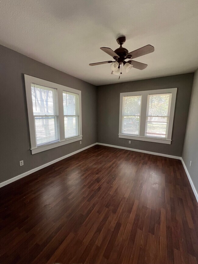 Foto del edificio - 3100 RR 1869 Unit A