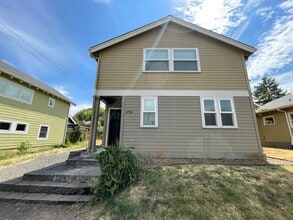 Building Photo - 2726 NE Wygant St