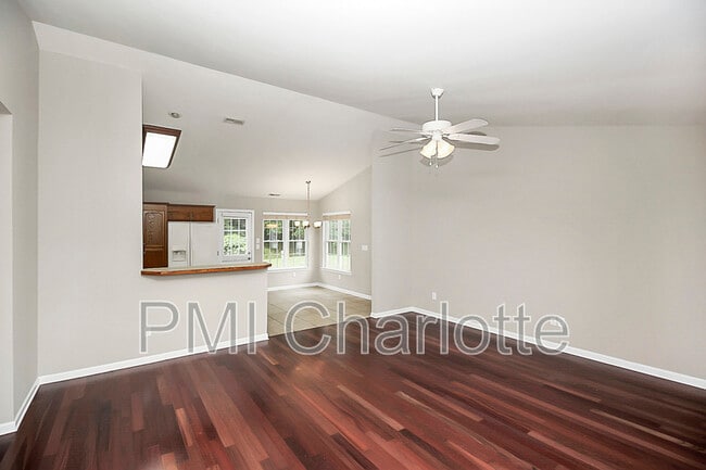 Building Photo - 2510 S Ridge Ave