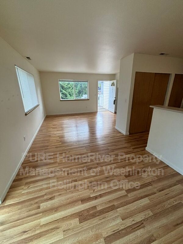 Foto del edificio - 3255 Racine St