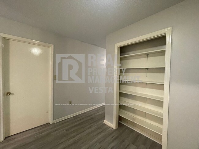 Building Photo - 1100 Will Scarlet Way