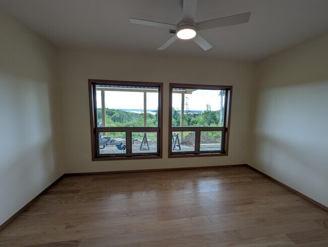 Vista de la sala de estar - 144 Upper Bluff Rd