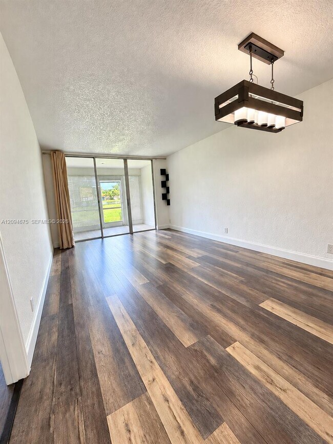 Foto del edificio - 9440 Poinciana Pl