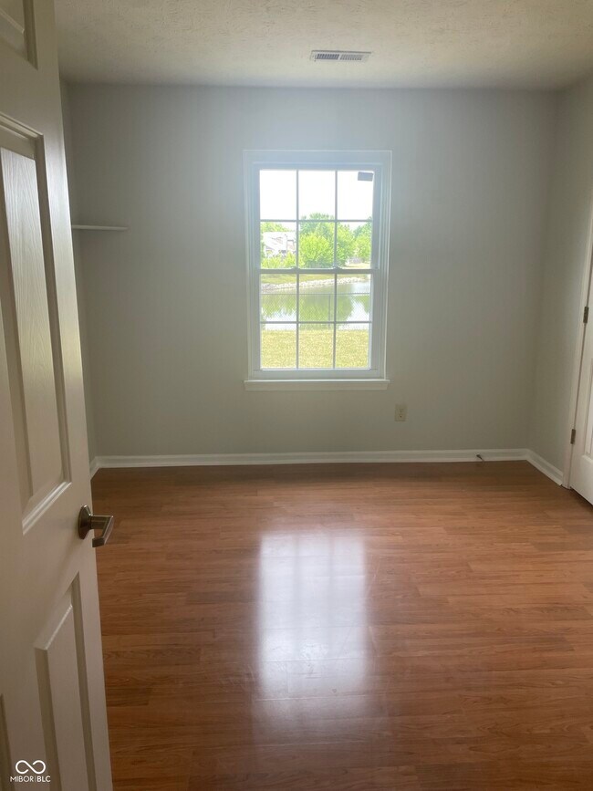 Foto del edificio - 5901 Sycamore Forge Dr