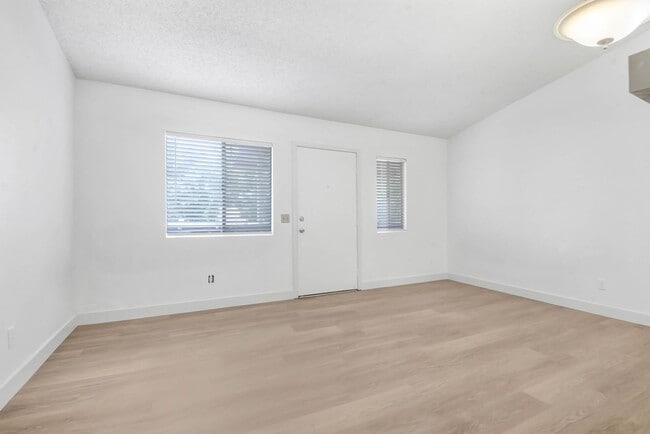 Foto del edificio - Coming Soon! South Ontario's Creekside Stu...