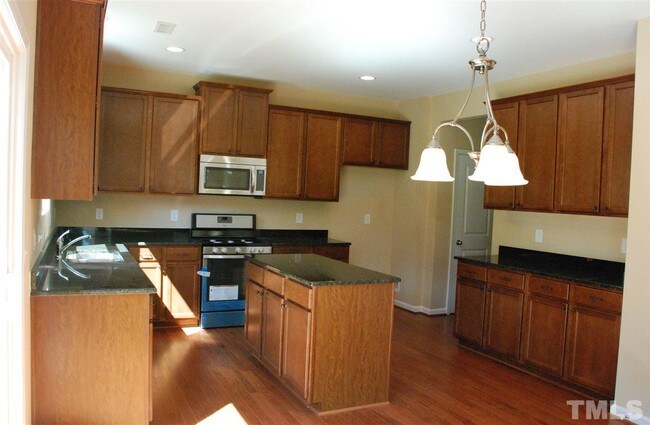 Building Photo - 206 Glenview Lane