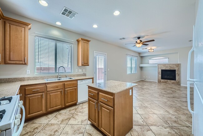 Foto del edificio - BREATHTAKING 2 Story Home! *$300 OFF 1ST M...