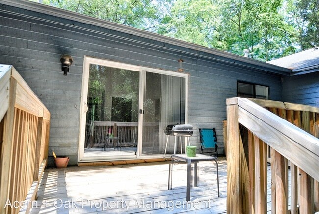 Building Photo - 2 br, 1.5 bath House - 6B Stayman Circle