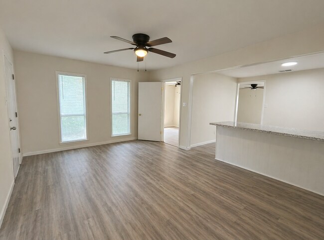 Foto del edificio - Charming Newly Remodeled 3 bedroom, 2 bath home COMING SOON!