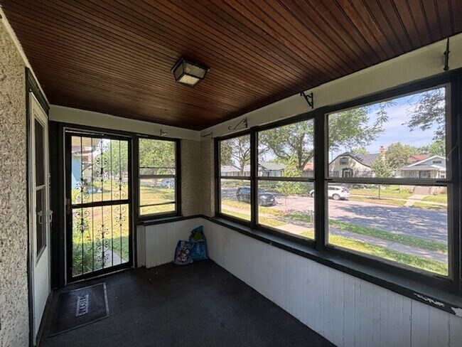 Foto del edificio - Charming 2+ Bedroom Single Family on a gre...