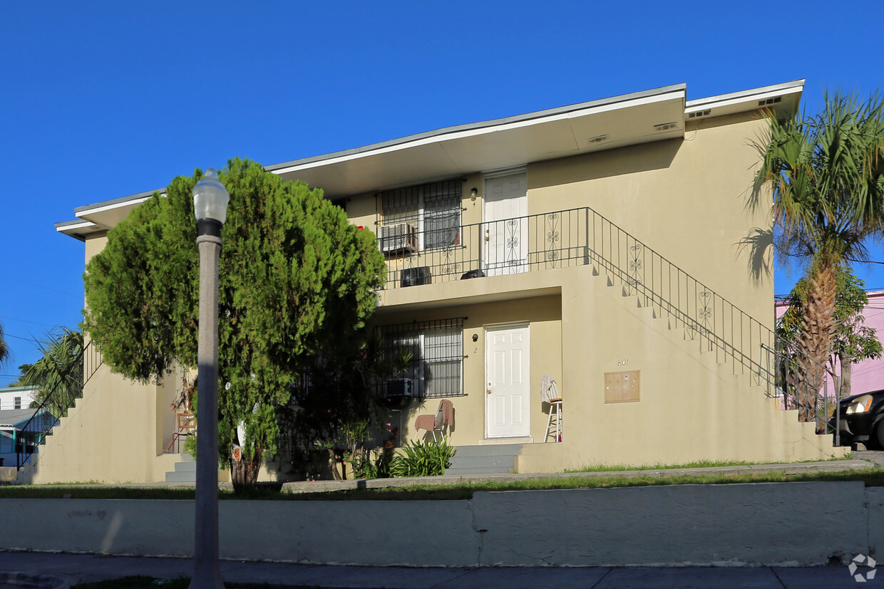 Building Photo - 801 N Sapodilla Ave