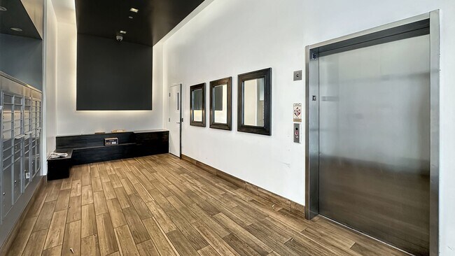 Foto del edificio - West-facing Modern Apartment w/ Sweeping View of SF, Golden Gate & Mt Tam