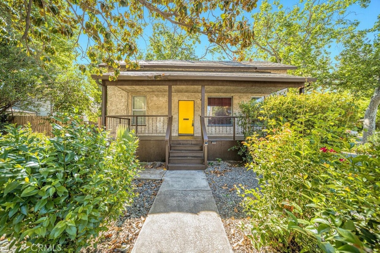 Primary Photo - Charming 3 bed 2 bath home with bonus room...