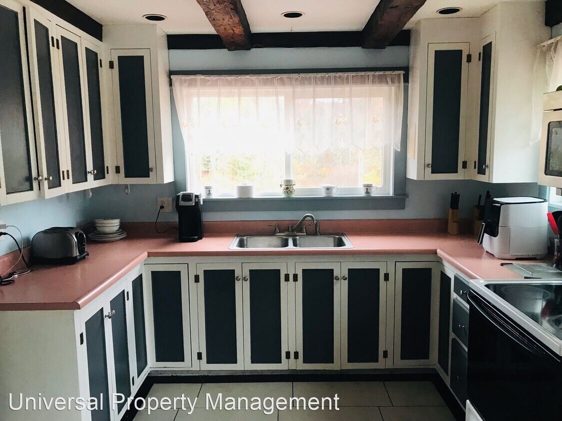 3 br, 1.5 bath House 26 Jug Hill Road House Rental in Milton, NH