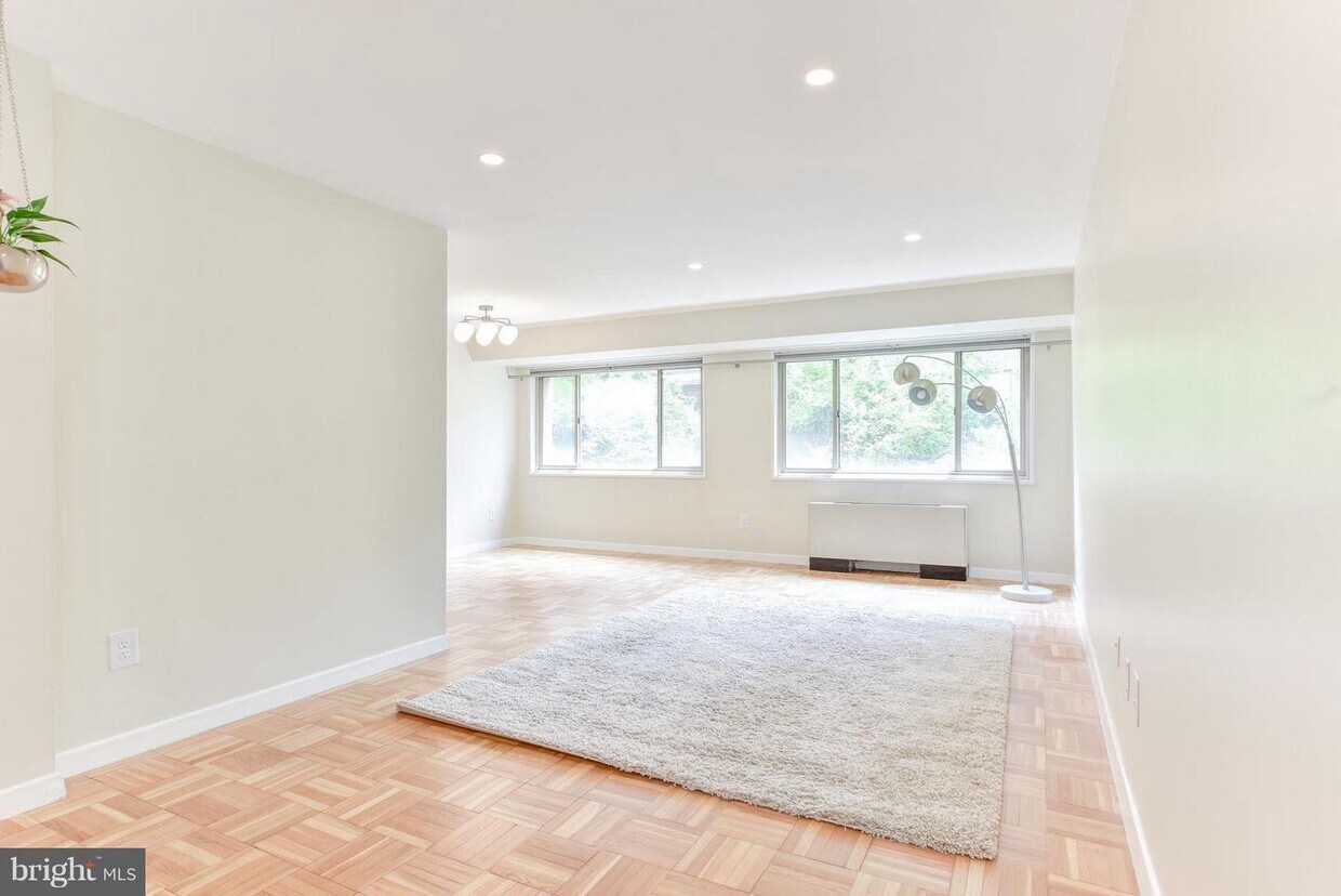Primary Photo - 3900 Tunlaw Rd NW
