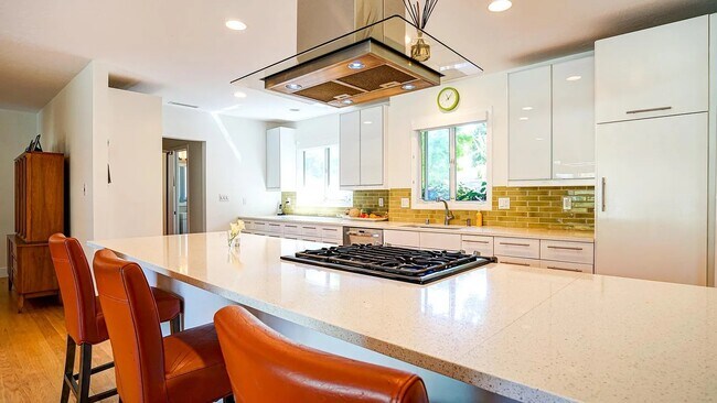 Foto del edificio - 1415 Butterfield Rd