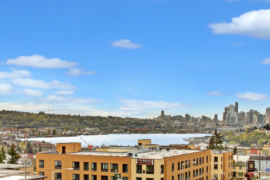 Primary Photo - 4031 Aurora Ave N