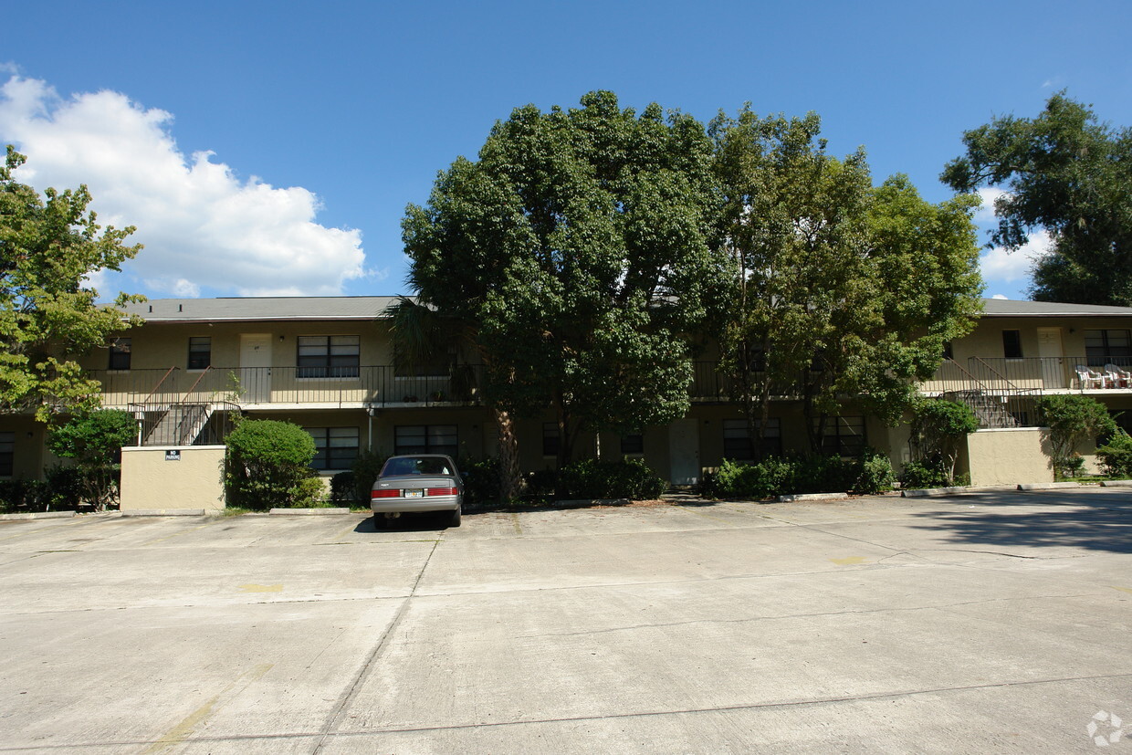 Building Photo - Adell Court Apartments