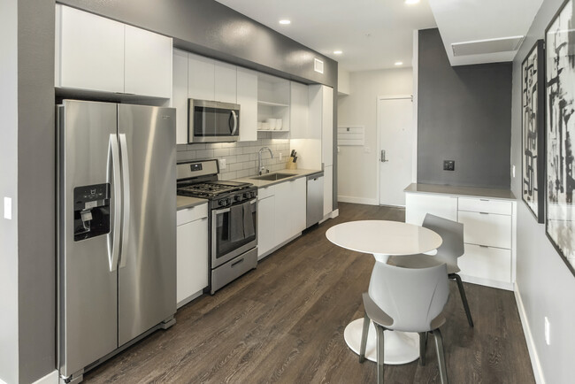 Building Photo - 1600 Glenarm Pl