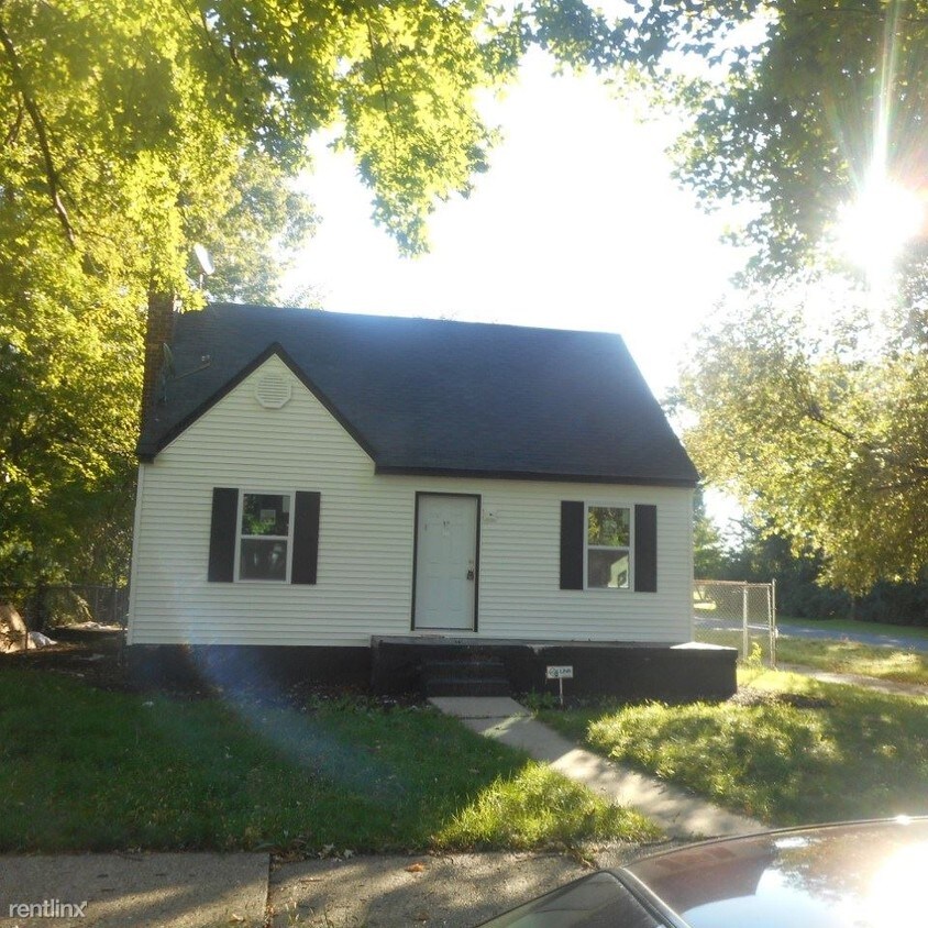 Foto principal - 19900 Monte Vista St