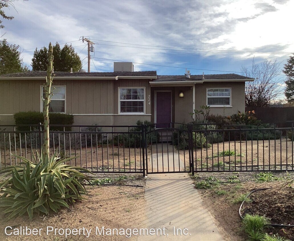 Primary Photo - 3 br, 2 bath House - 774 N. Redding Way