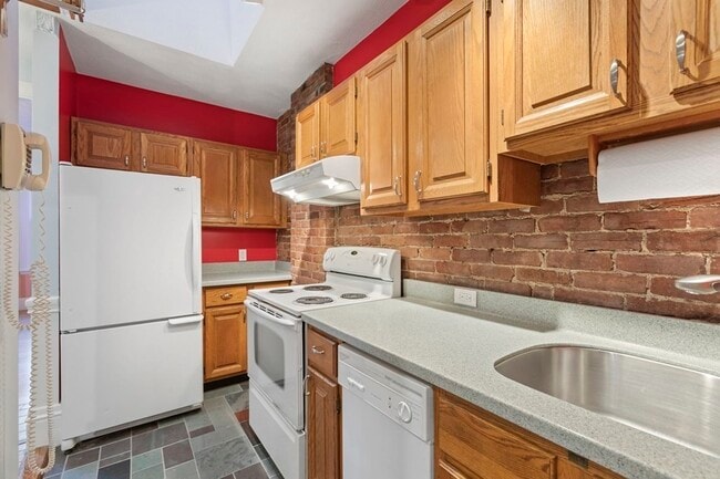 Building Photo - 437 Marlborough St