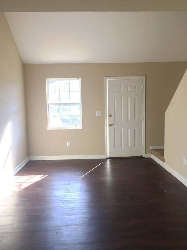 Foto del edificio - 3466 Hedge Drive Northeast