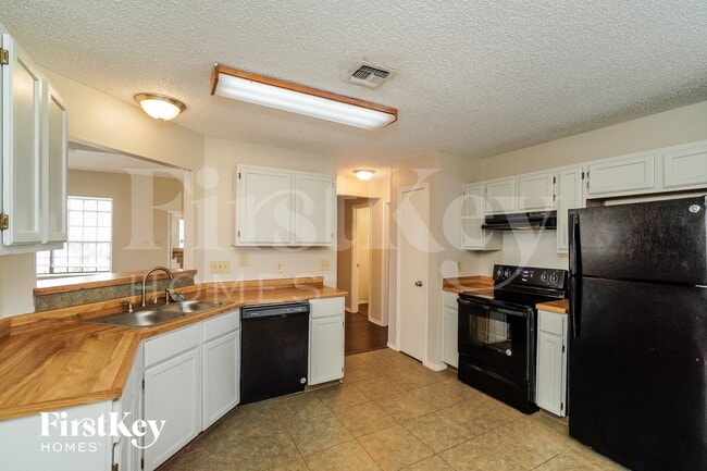 Foto del edificio - 5122 Lakebend E Dr