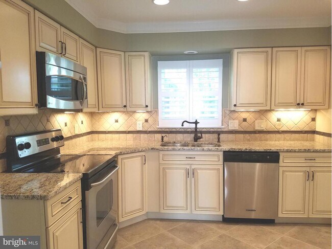 Foto del edificio - 10219 Marshall Pond Rd