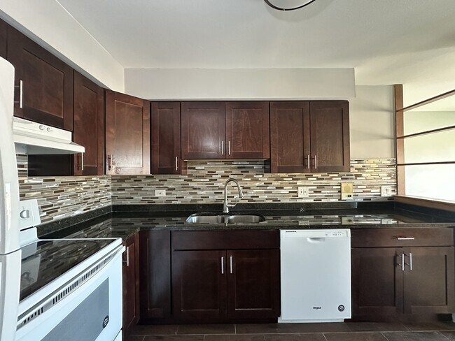 Building Photo - 1036 S River Rd