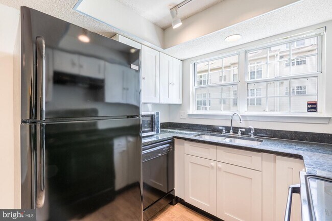 Foto del edificio - 12105 Greenwood Ct